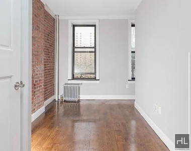 West 52 Street - Photo Thumbnail 1