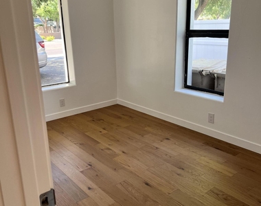 5914 W Myrtle Avenue - Photo Thumbnail 8