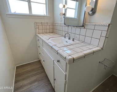 535 W Edgemont Avenue - Photo Thumbnail 4