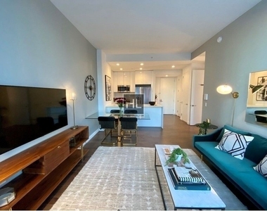 West 36th Street - Photo Thumbnail 2