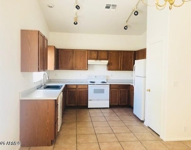 8776 W Cherry Hills Drive - Photo Thumbnail 4