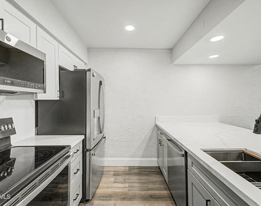 3314 N 68th Street N - Photo Thumbnail 3