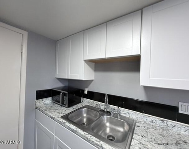 3326 W Las Palmaritas Drive - Photo Thumbnail 3