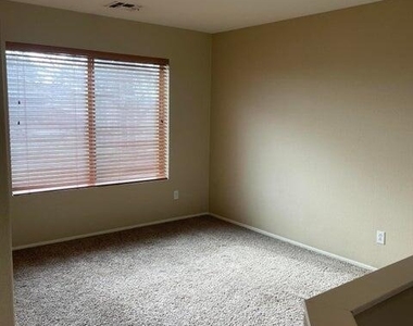 40725 N Apollo Way - Photo Thumbnail 8