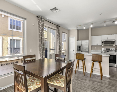 2450 W Glenrosa Avenue - Photo Thumbnail 6