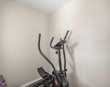 2450 W Glenrosa Avenue - Photo Thumbnail 13