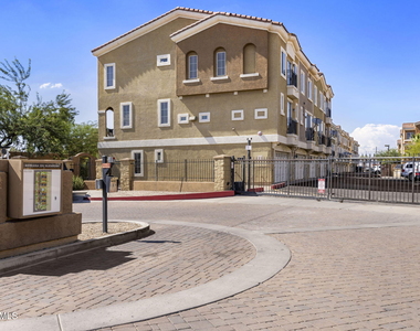 2450 W Glenrosa Avenue - Photo Thumbnail 26