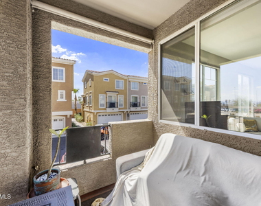 2450 W Glenrosa Avenue - Photo Thumbnail 16