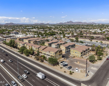 2450 W Glenrosa Avenue - Photo Thumbnail 28