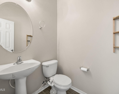 2450 W Glenrosa Avenue - Photo Thumbnail 12