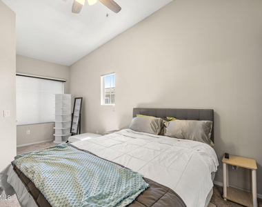 2450 W Glenrosa Avenue - Photo Thumbnail 18