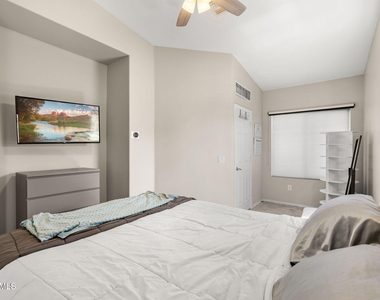 2450 W Glenrosa Avenue - Photo Thumbnail 19