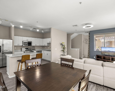 2450 W Glenrosa Avenue - Photo Thumbnail 7