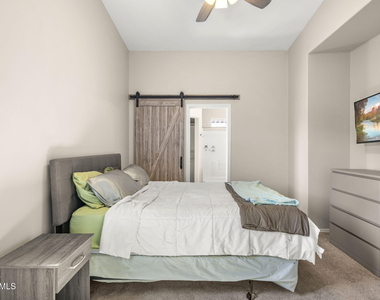 2450 W Glenrosa Avenue - Photo Thumbnail 17