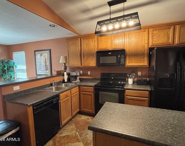 776 W Fairlane Court - Photo Thumbnail 4