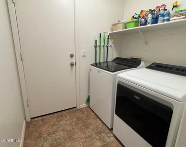 776 W Fairlane Court - Photo Thumbnail 13