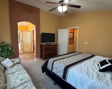 776 W Fairlane Court - Photo Thumbnail 8