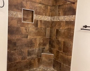 3409 E Menadota Drive - Photo Thumbnail 16
