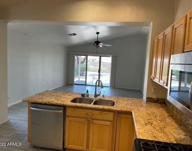 3409 E Menadota Drive - Photo Thumbnail 7