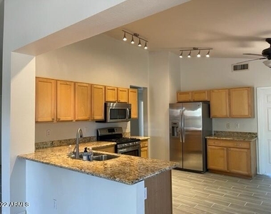 3409 E Menadota Drive - Photo Thumbnail 6