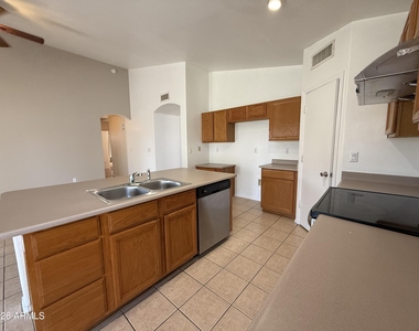 4855 W Buffalo Street - Photo Thumbnail 12