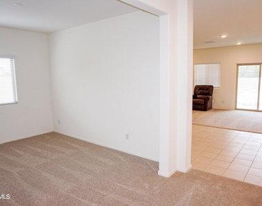 104 E Moonlight Trail - Photo Thumbnail 13