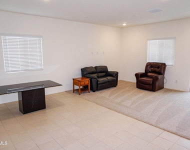 104 E Moonlight Trail - Photo Thumbnail 6