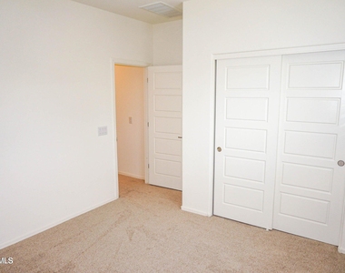 104 E Moonlight Trail - Photo Thumbnail 15