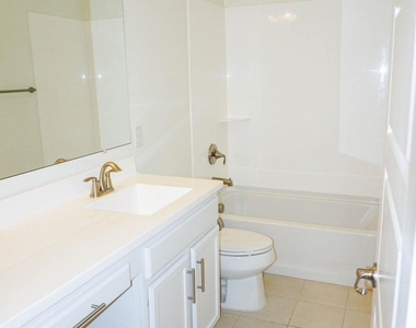 104 E Moonlight Trail - Photo Thumbnail 16