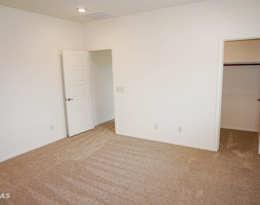 104 E Moonlight Trail - Photo Thumbnail 8