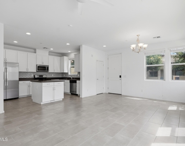 14870 W Encanto Boulevard - Photo Thumbnail 5