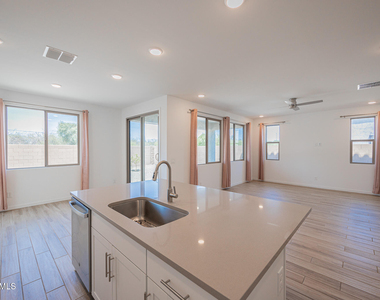 7412 W Gardenia Avenue - Photo Thumbnail 9