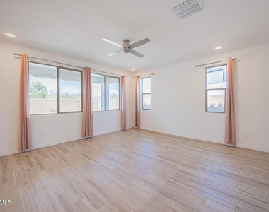 7412 W Gardenia Avenue - Photo Thumbnail 6