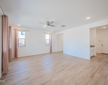 7412 W Gardenia Avenue - Photo Thumbnail 5