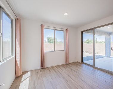 7412 W Gardenia Avenue - Photo Thumbnail 10