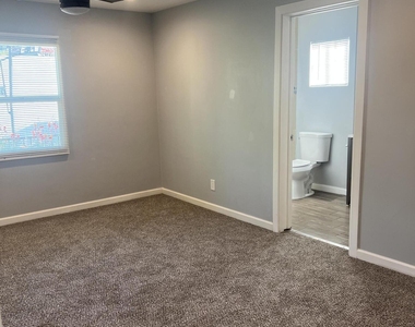 1115 E Whitton Avenue - Photo Thumbnail 9