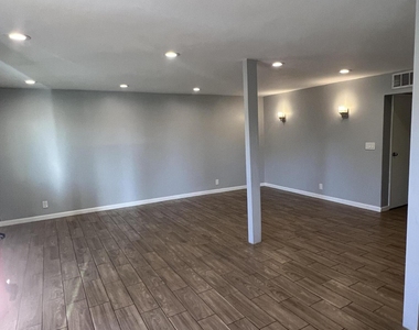 1115 E Whitton Avenue - Photo Thumbnail 3