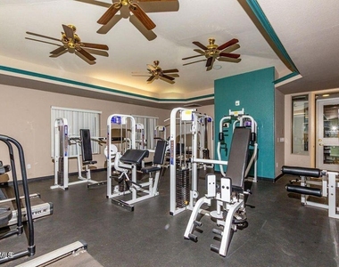 2929 W Yorkshire Drive - Photo Thumbnail 22