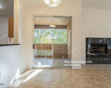 2929 W Yorkshire Drive - Photo Thumbnail 5