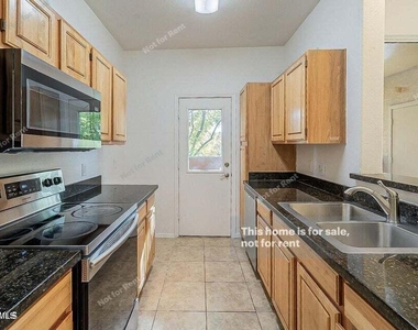 2929 W Yorkshire Drive - Photo Thumbnail 2