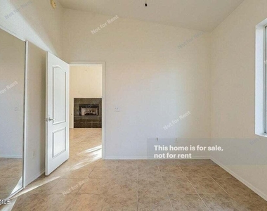 2929 W Yorkshire Drive - Photo Thumbnail 12