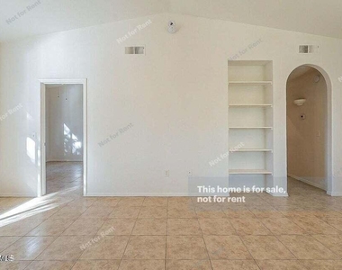 2929 W Yorkshire Drive - Photo Thumbnail 9