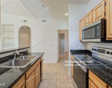 2929 W Yorkshire Drive - Photo Thumbnail 4