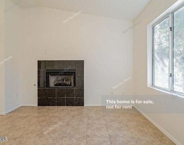 2929 W Yorkshire Drive - Photo Thumbnail 6