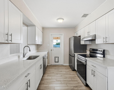 2401 N 66th Street - Photo Thumbnail 14