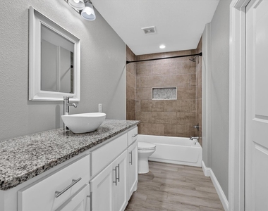 608 E College Street - Photo Thumbnail 15