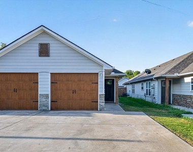 608 E College Street - Photo Thumbnail 21
