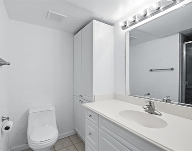 5810 Marina Drive - Photo Thumbnail 18