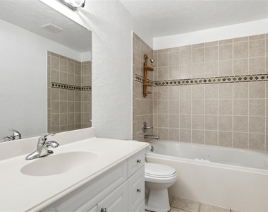5810 Marina Drive - Photo Thumbnail 17