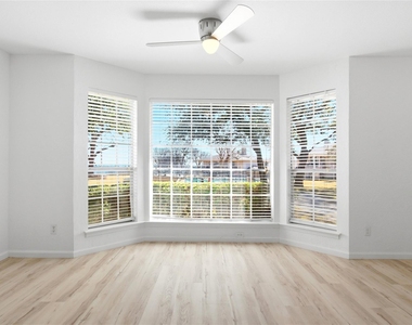 5810 Marina Drive - Photo Thumbnail 8
